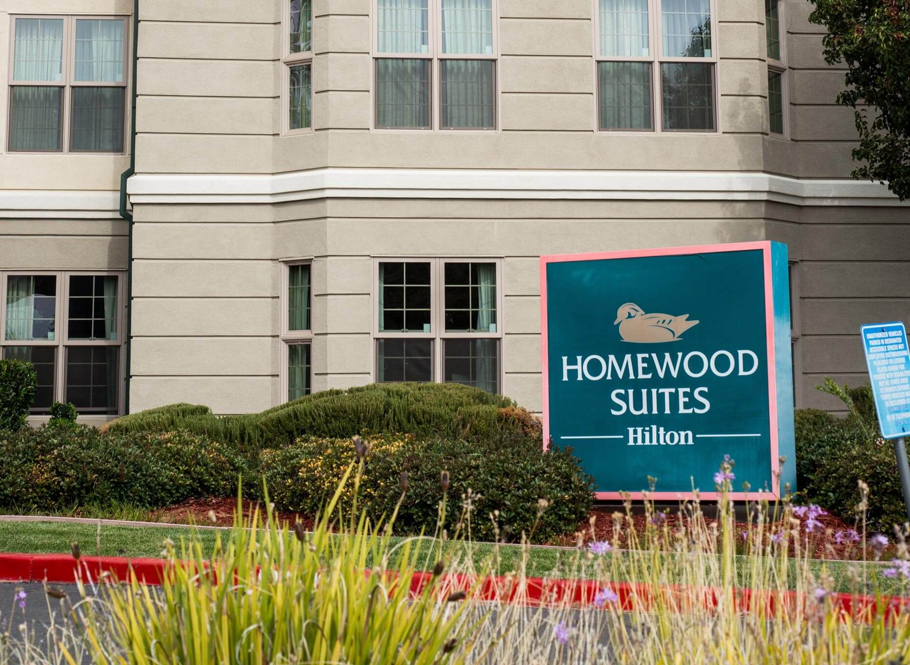 Homewood Sujtes Front Outdoor Sign