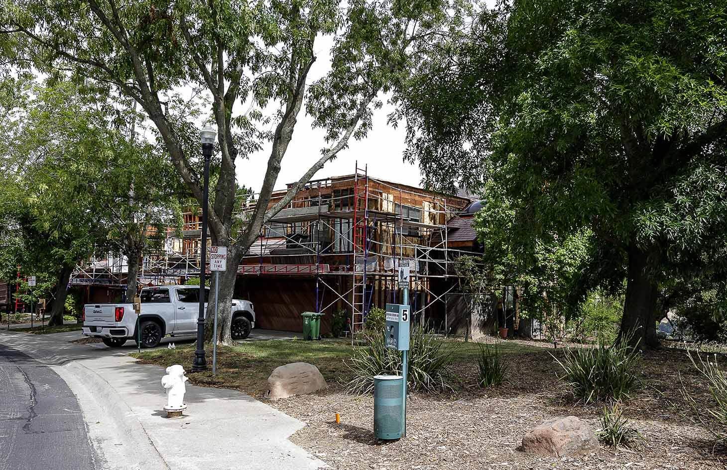 Summit Ridge external view with yard in front