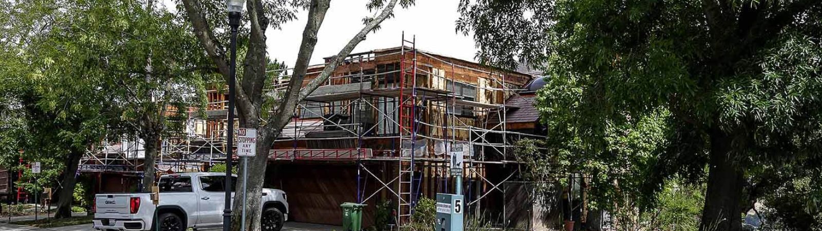 Summit Ridge external view with yard in front